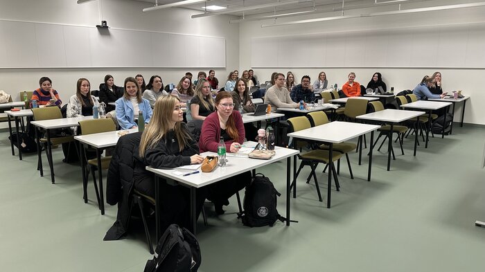 Bildet viser studenter i Hammerfest. Bildet viser studenter i Hammerfest.