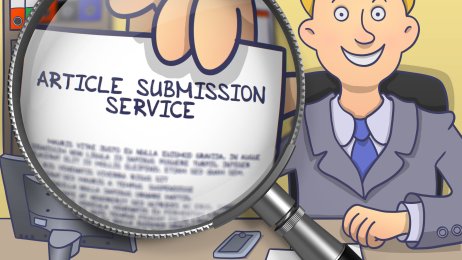 Mann på kontor Illustrasjon av en mann på kontor som holder opp en artikkel som ses gjennom et forstørrelsesglass. Teksten på artikkelen lyder: "Article Submission Service".