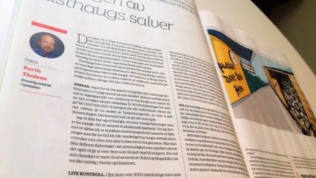 Håndtering av flyktningestrømmen var tema for redaktør Barth Tholens leder i Sykepleien nr. 02/2016. Faksimile fra Sykepleien nr. 02/2016