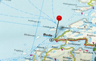 Nærbilde av norgeskart som viser Bodø markert med en råd nål