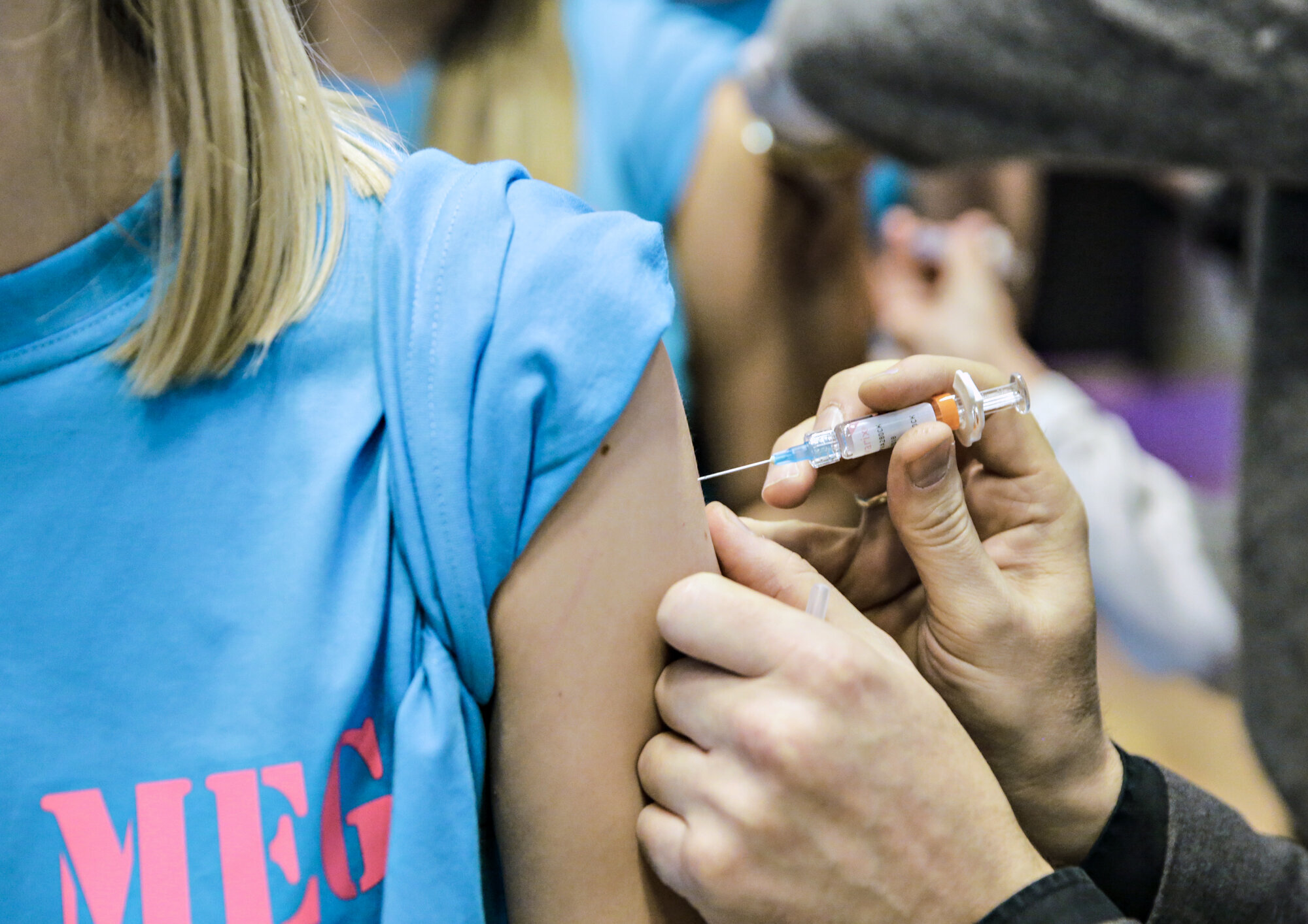 Hpv-vaksine Bildet viser en arm det blir satt hpv-vaksine i.