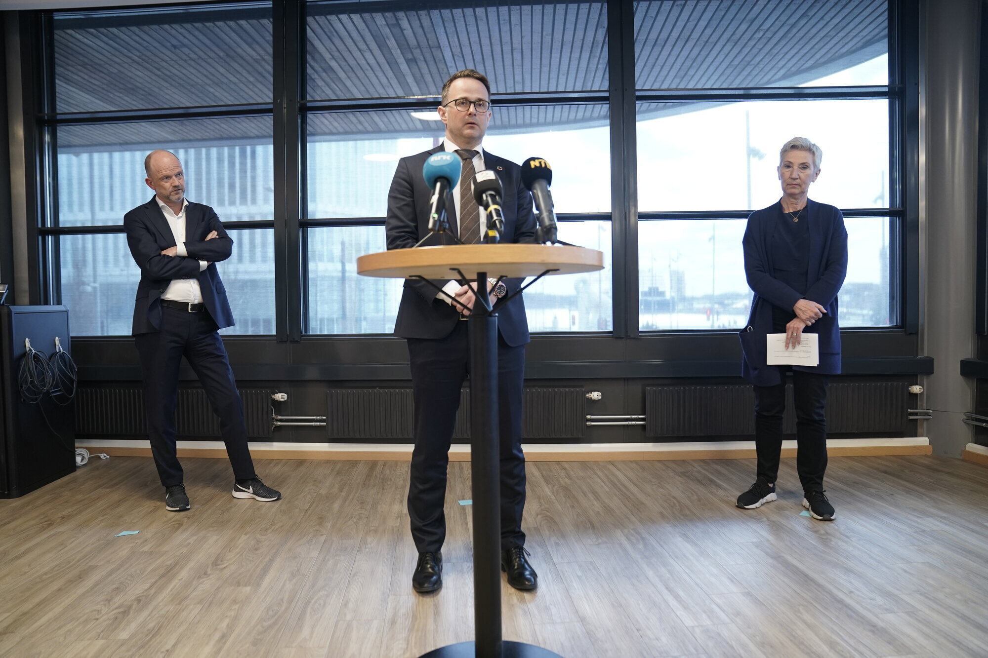 partene etter søndagens mekling Bildet viser partene etter søndagens mekling