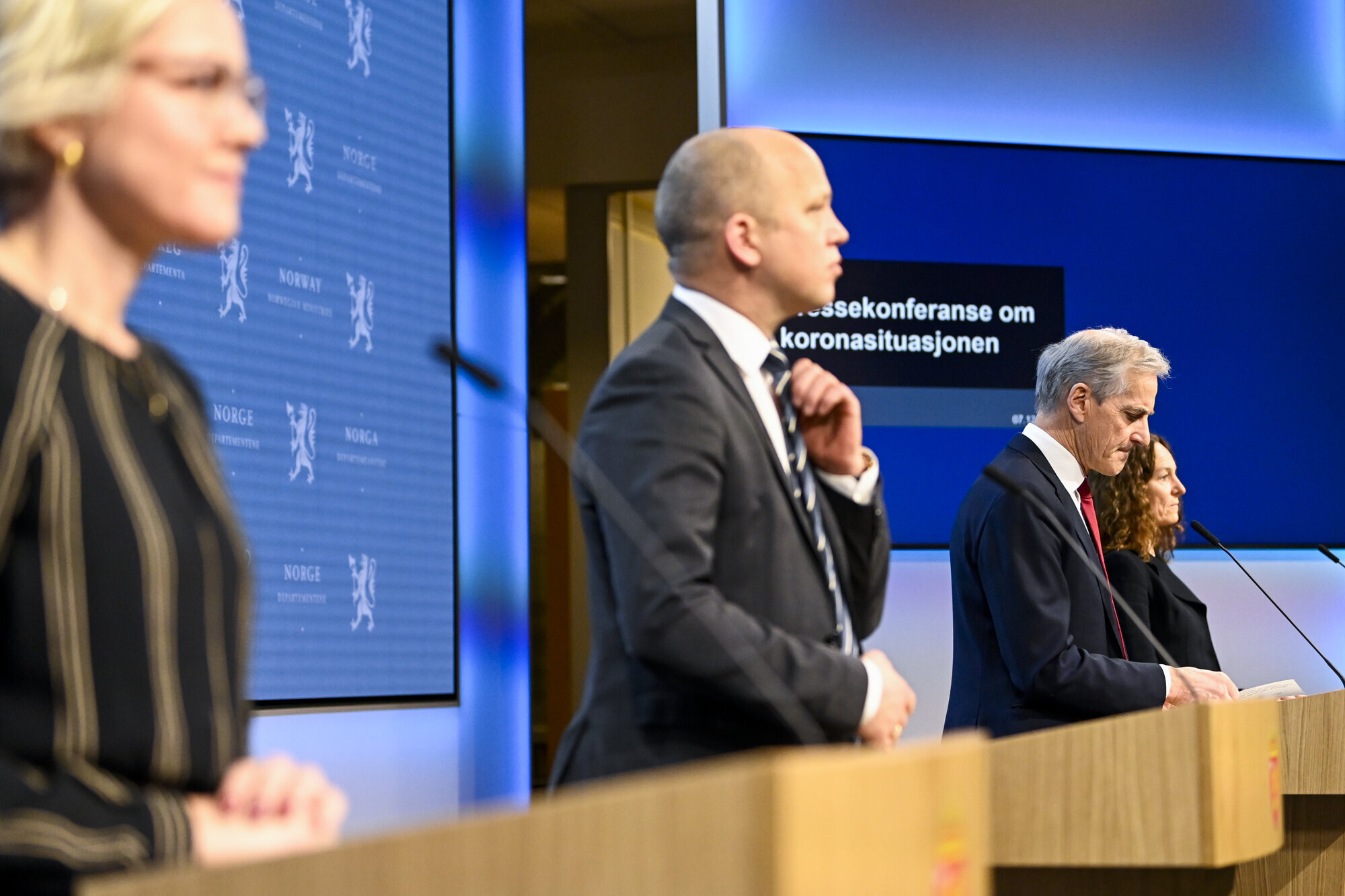 Regjeringen legger frem koronatiltak Regjeringen legger frem koronatiltak