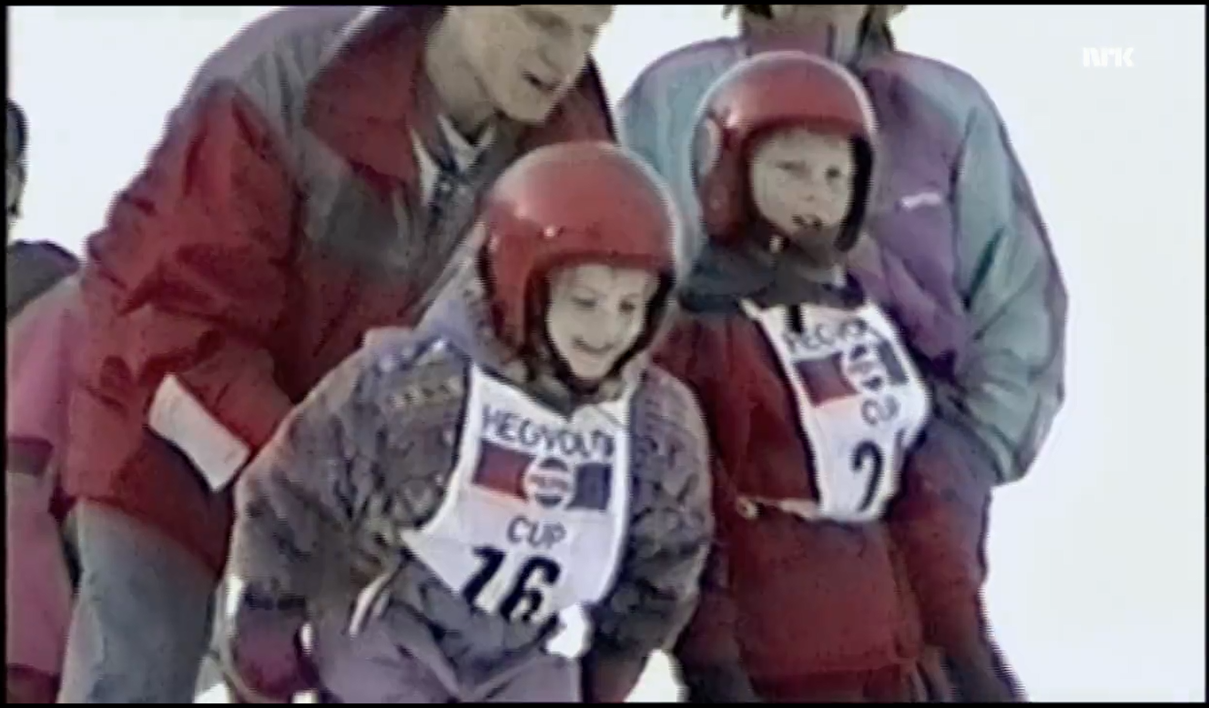 Anette Sagen Bildet viser Anette Sagen som liten som hopper på ski.