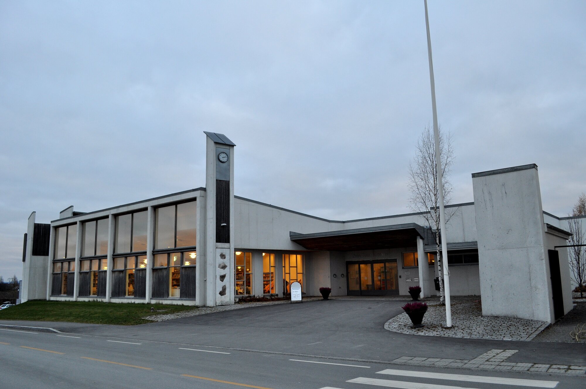 Rådhuset på Lena i Østre Toten kommune Rådhuset på Lena i Østre Toten kommune