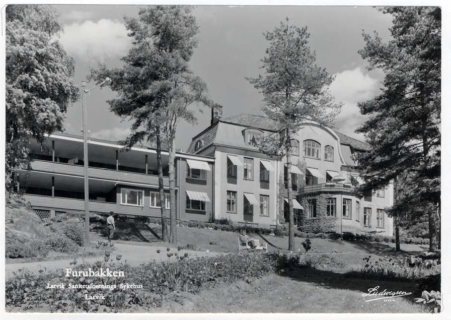 Furubakken Tuberkulosehjem (ca. 1930) med kurhallen til venstre