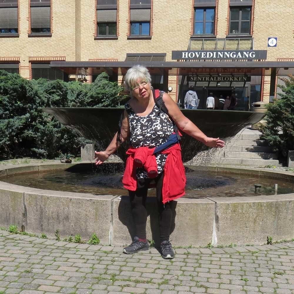 Oslo universitetssykehus Bildet viser innleggsforfatter Gunn Pound foran kirurgblokka ved Oslo universitetssykehus