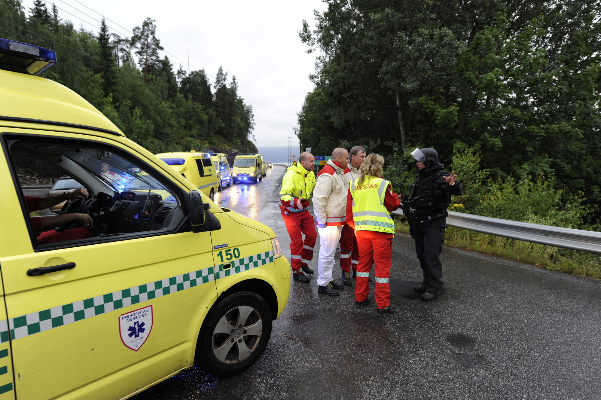 Koordinering av redningsarbeid på Utøya Bildet viser innsatspersonell som koordinerer redningsarbeidet på Utøya.