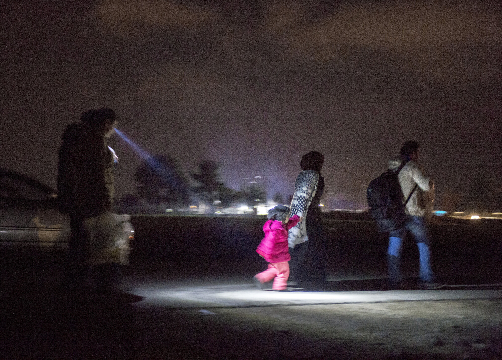 Flyktninger kommer til flyktningeleiren i Idomeni på grensen til Makedonia Flyktninger kommer til flyktningeleiren i Idomeni på grensen til Makedonia
