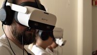 Sykepleier Even Gundersen trener ved hjelp av VR