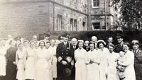 Kong Haakon og norsk helsepersonell ved Craiglockhart i Skottland