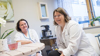 Mette Bentdal Larsen, Ruth Aga, Oslo skadelegevakt Bildet viser Mette Bentdal Larsen og Ruth Aga på et kontor.