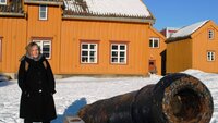For et par generasjoner siden ble nærmere 50.000 nordmenn tvunget på flukt i nord. Bildet viser professor Ingunn Elstad på Skansen i Tromsø.