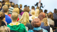 Forelesning med mange studenter Forelesning med mange studenter