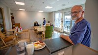 Prestheia omsorgssenter Bildet viser Einar Cyvin på Prestheia omsorgssenter i Kristiansand.
