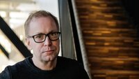 Petter Gustavsson leder forskningsgruppen som bærer hans eget navn ved Karolinska Instituttet i Stockholm. Portrett av Petter Gustavsson.