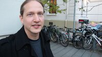 Stein Kyrre Sørensen, sykepleier, forfatter, 4 Bildet viser Stein Kyrre Sørensen utenfor Litteraturhuset i Oslo.