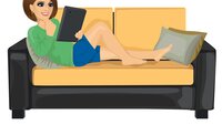 Tegning av ung kvinne som ligger i sofaen og leser på nettbrett Tegning av ung kvinne som ligger i sofaen og leser på nettbrett