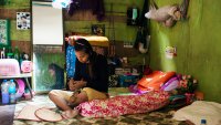 Mae Joe Joe Aye på et aidssenter i Myanmar Mae Joe Joe Aye er hivsmittet og bor på et aidssenter i Myanmar