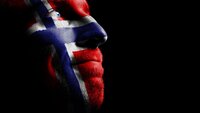 Norsk Illustrasjonsfoto av en mann som er sminket som det norske flagget.