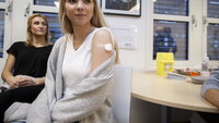 hpv-vaksine, hpv, vaksine Bildet viser sykepleierstudent som er ferdig vaksinert mot hpv.