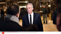 Robert F. Kennedy Jr. Bildet viser Robert F. Kennedy Jr. som snakker med media.