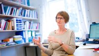 PLO-meldinger har underlettet samarbeidet mellom ulike profesjoner, hevder Ragnhild Hellesø. Bildet viser forsker Ragnhild Hellesø på sitt kontor.